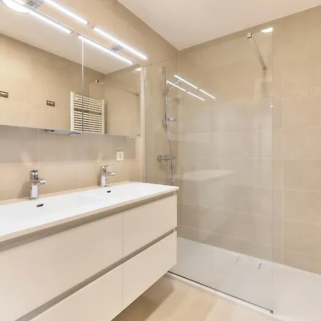 Daire Lecomte - The Waves