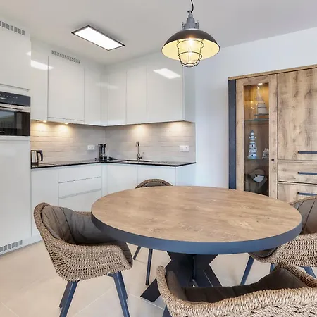 Lecomte - The Shoreline X The Waves Apartment